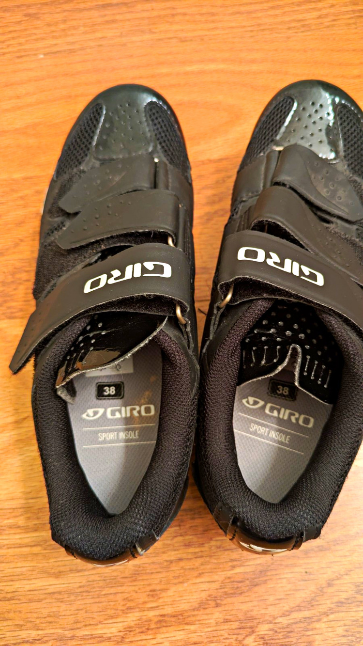 Giro Black Cycling Shoes EU 38 Low Top Hook & Loop Synthetic 3-Bolt Cleat
